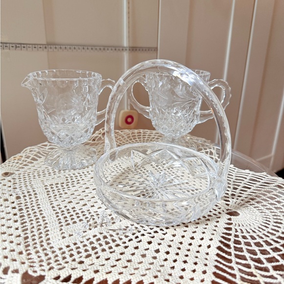 Elegant Crystal Glassware Set - Picture 10 of 12